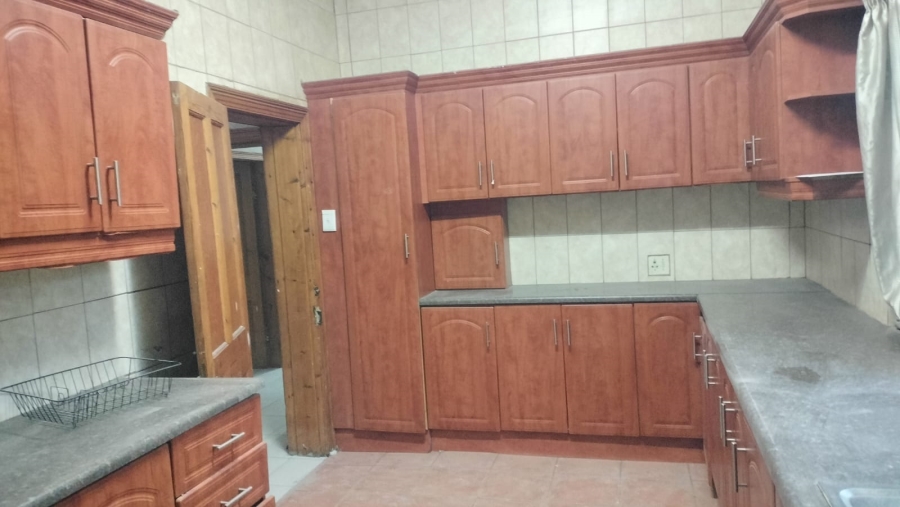 4 Bedroom Property for Sale in Ladybrand Free State